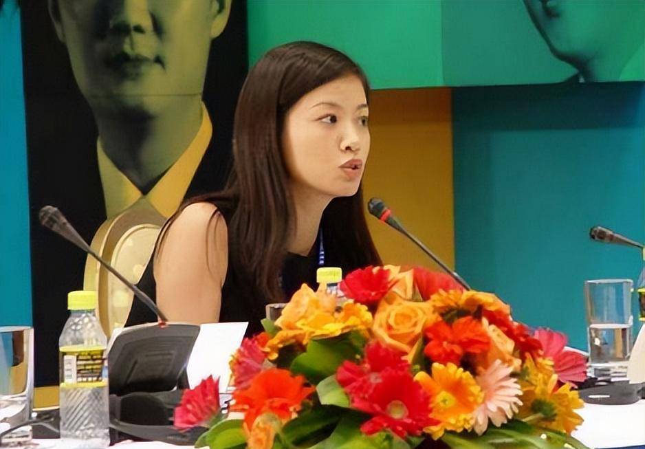 主持人曾子墨:嫁上司4年生2胎,结婚16年,如今活成人生赢家_工作_黎辉