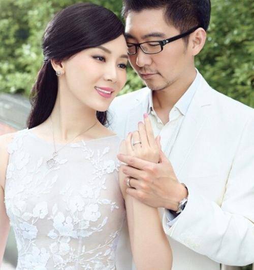 最近,有媒体拍到陈数的丈夫赵胤胤与一位妙龄女子多次约会,在网上引发