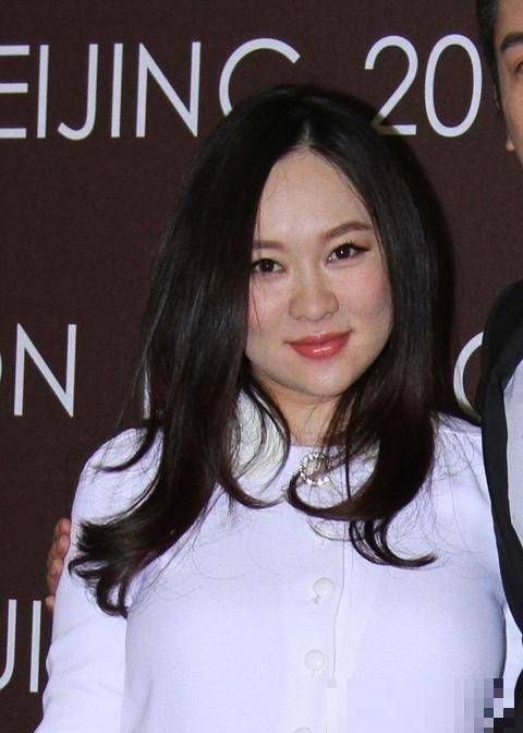 41岁陈乔恩严重发福,照片靠p图拯救,到了视频中就"原形毕露"_霍思燕