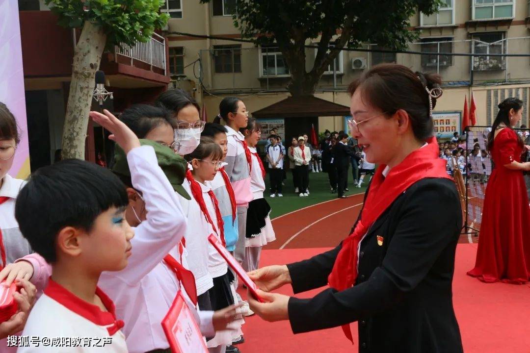 秦都区方圆学校举办2023年文化艺术节暨庆六一红色经典诵读比赛_全体