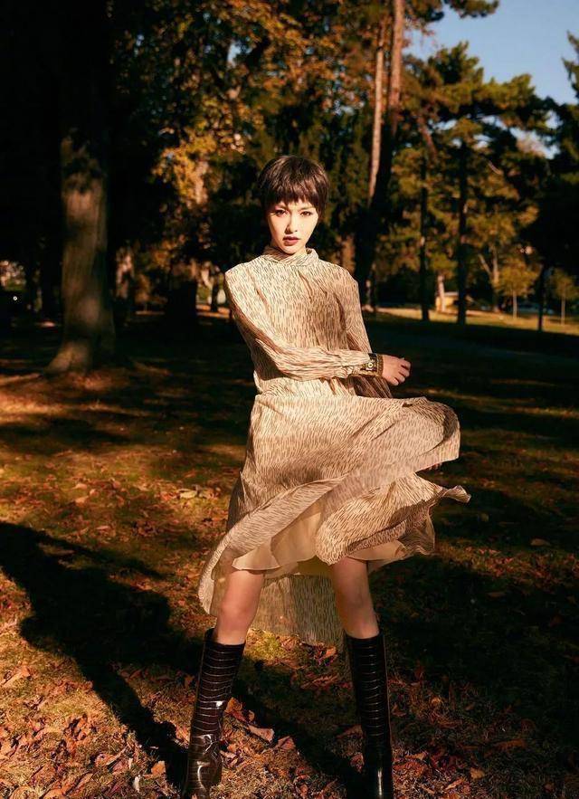 18岁她泳装照长腿吸镜!她嫁罗晋生曾经角色美出新高度_唐嫣_剧中_扮相