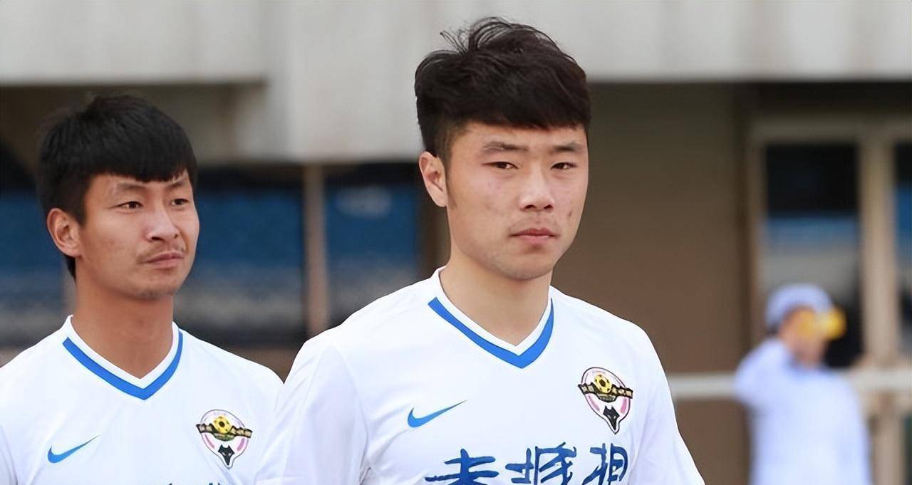 看完你可能会帮老黄找立场,先行谢过了_裁判_刘一鸣_动作