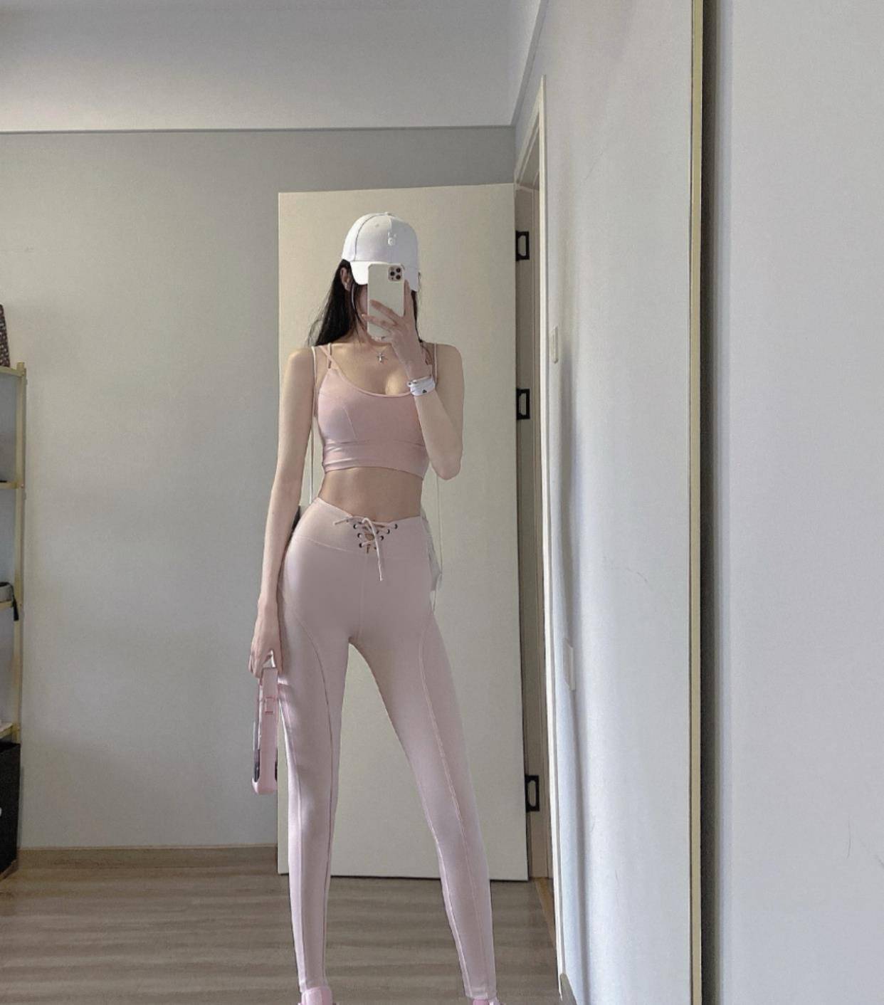郭艾伦前女友晒新秀好身材!事业线很显眼,紧身服凸显蛮腰大长腿