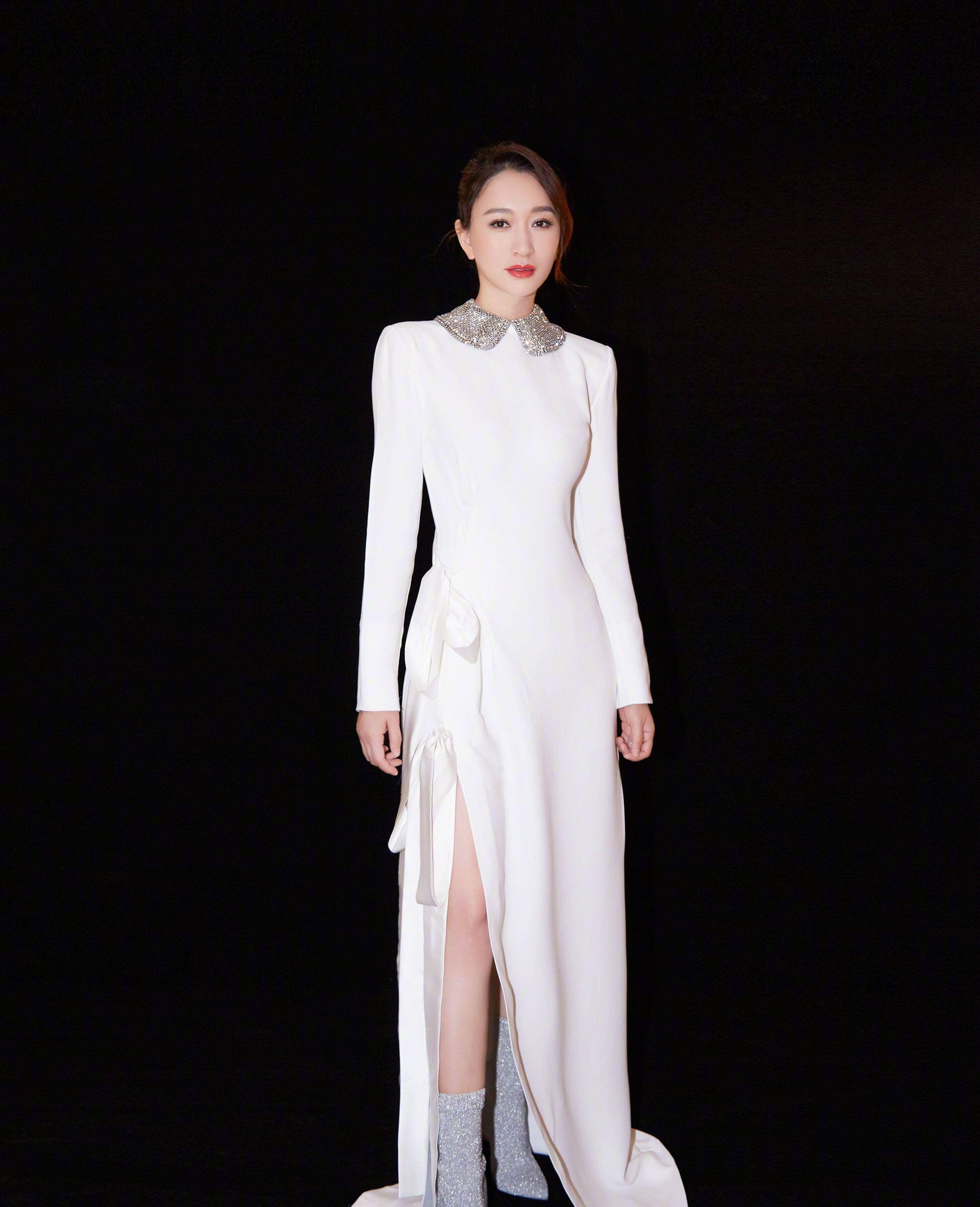 44岁李小冉疯了吧?