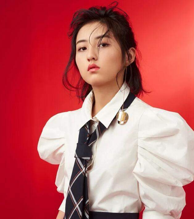 2013年,徐峥参演电影《摩登时代》,而张子枫则出演他的女儿丢丢,两人
