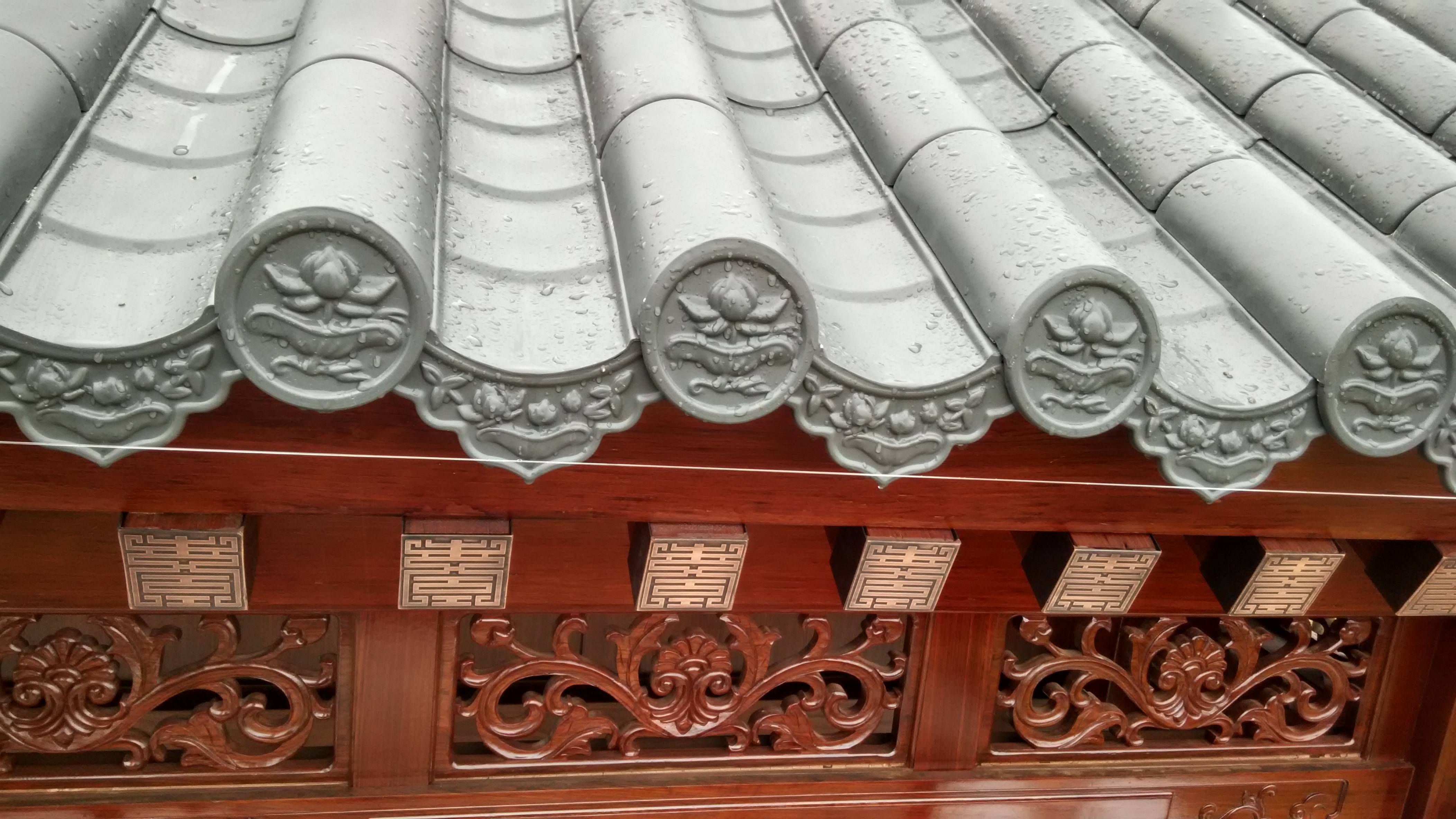 革新传统屋顶,演绎新时代:铝合金仿古瓦在现代古建筑中的应用