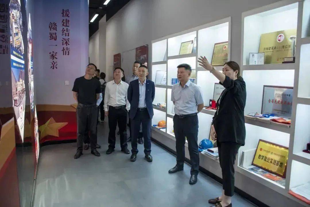 小华带队,赣州市城管局党组成员,市城市管理综合行政执法支队长刘健平