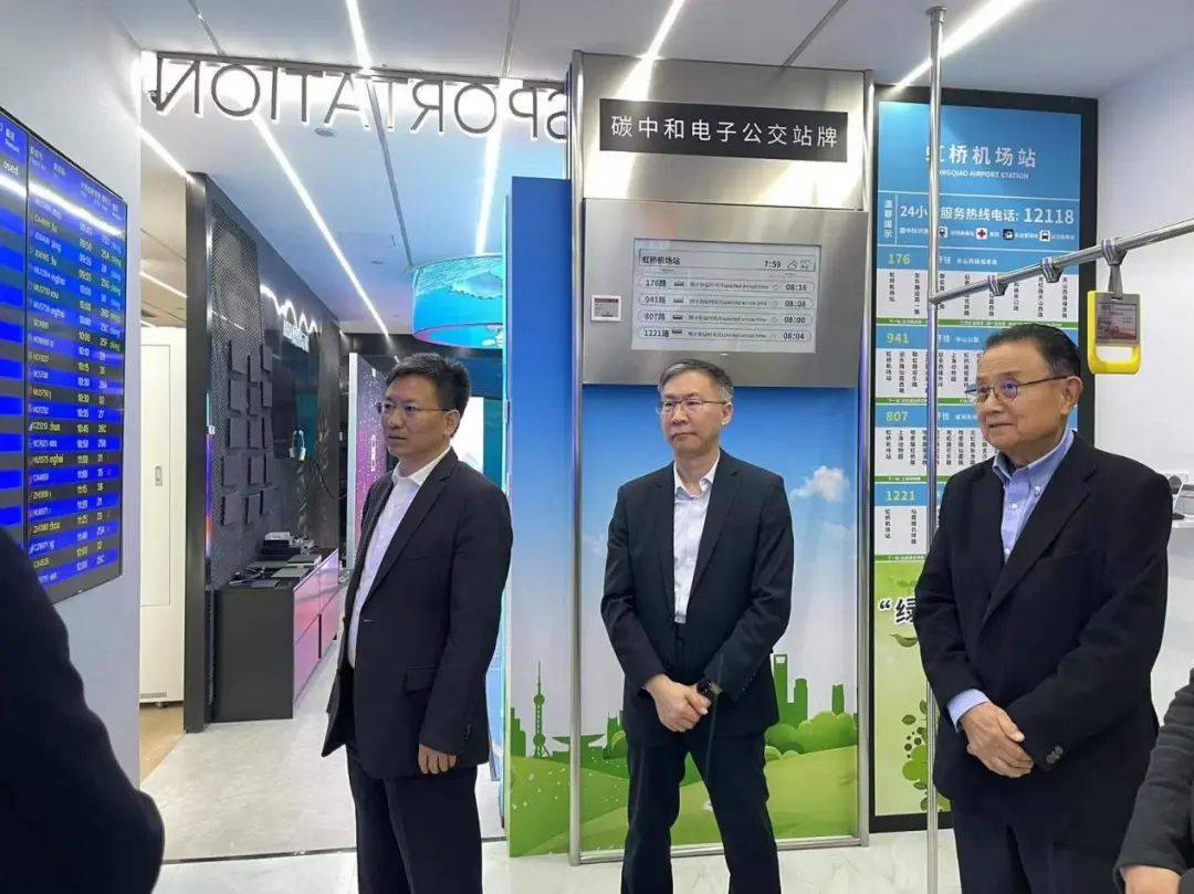 服务数字化转型,共建数字生态丨闵行区政府领导一行考察冠捷科技!