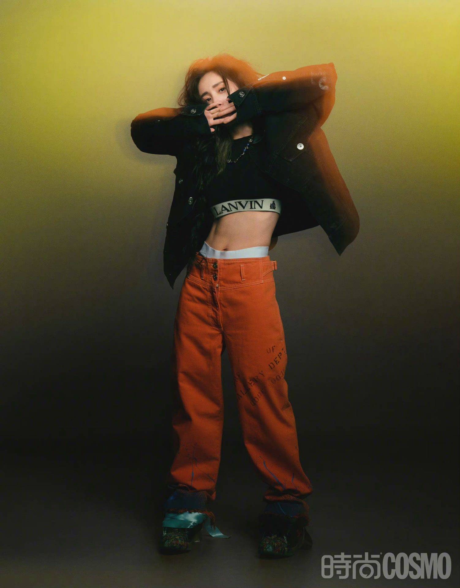 女明星太"卷"了,全员都是马甲线,姐姐身材撩人,李若彤竟还有腹肌_锻炼