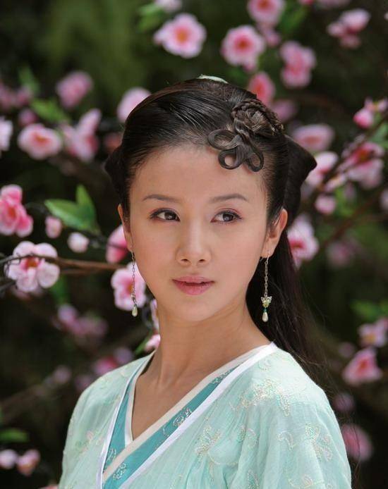 42岁的孙菲菲晒照,嫁了个好老公,日常素颜卸了明星包袱,很美满_北京