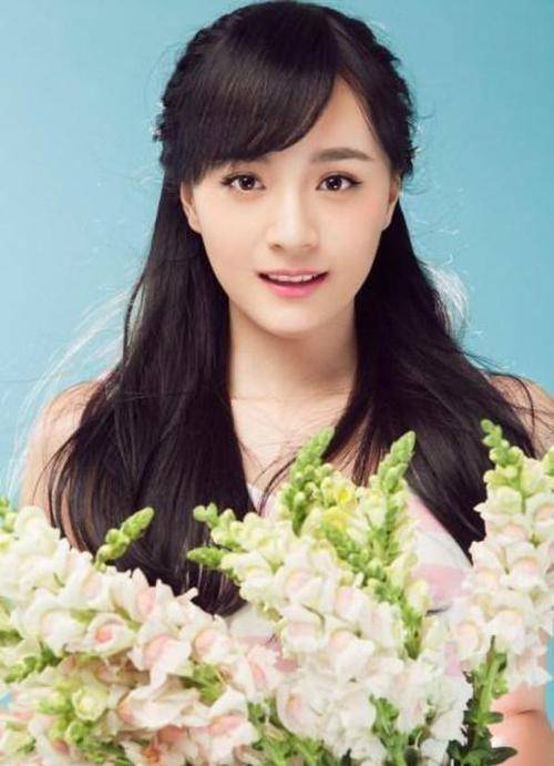 孙婉倪 吉林眉将柳而争绿,面共桃而竞红你知道还