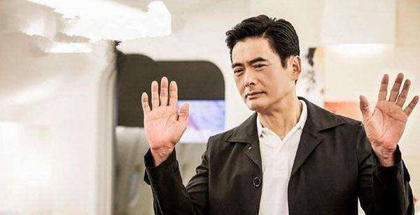 虽然如今周润发已经年迈,但拍戏的韧劲仍然不输当年.
