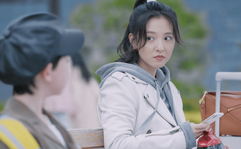 好家伙,吴倩的新剧一开播就被一两位明星捧红,观众差评的原因出奇的