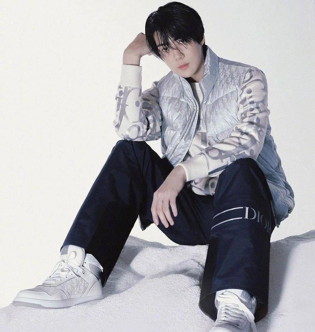 吴世勋出镜的服装宣传片成品还是不错的,但是人看起来确实比之前胖了