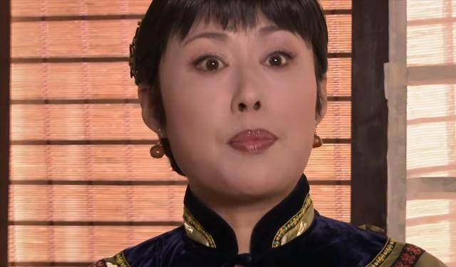 《大宅门》"摔死亲儿子"的白雅萍,被洋兵"糟蹋"到发疯:活该_生活_父亲