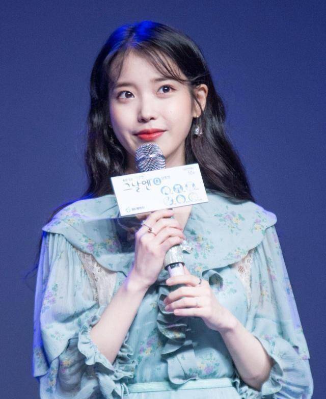 iu年龄大走成熟风?