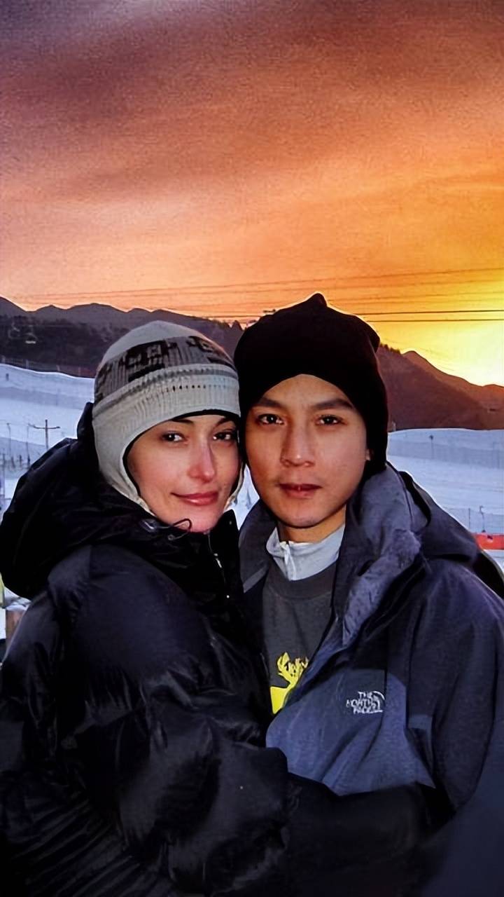 吴彦祖晒21年前旧照为妻子庆生,脸贴脸秀恩爱,引网友们在线调侃_汉堡