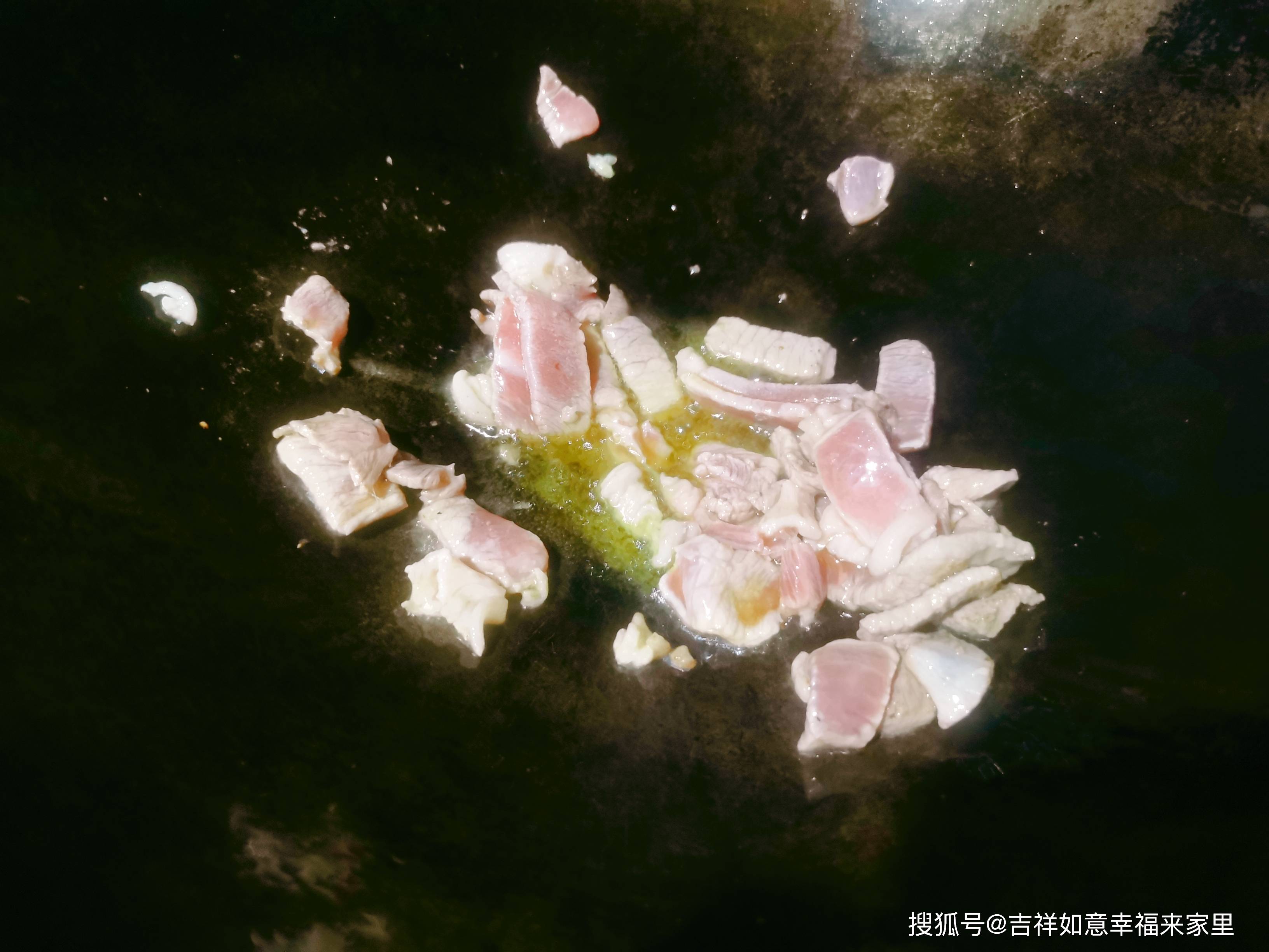 家常快手菜，绿豆芽炒肉片，好吃美味，脆爽可口，简单好做，好吃（肉炒绿豆芽菜怎么炒才能好吃）