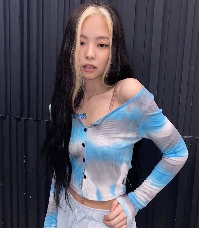 jennie划水是真有腿伤?