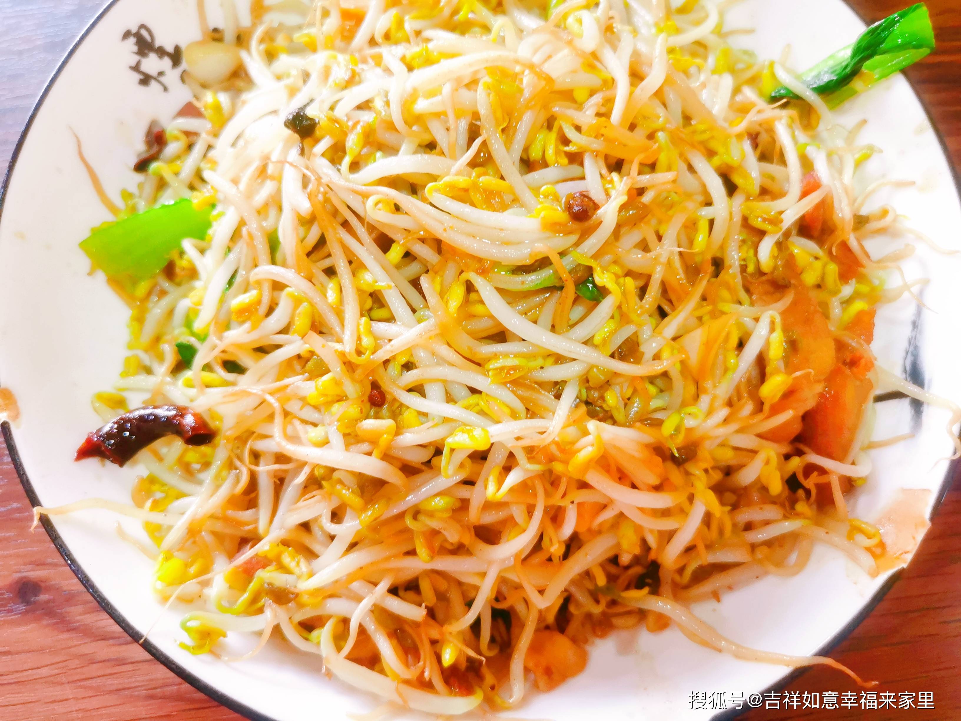 家常快手菜，绿豆芽炒肉片，好吃美味，脆爽可口，简单好做，好吃（肉炒绿豆芽菜怎么炒才能好吃）