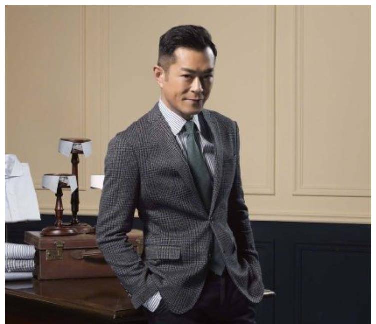 苏芒透露陈伟霆近况,为寻物资被困国外,古天乐低调捐2万个东西_明星