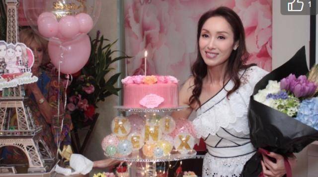 tvb花旦郭可盈喜迎49岁生日,一家3口甜蜜同框,8岁女儿颜值超高_林文龙