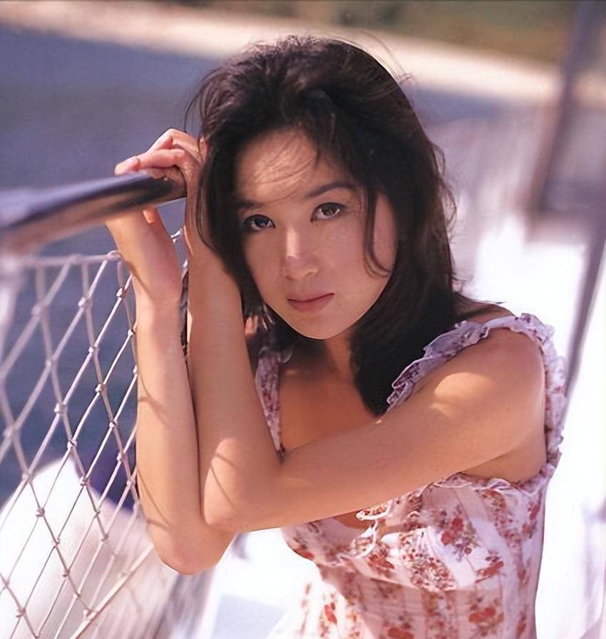 温碧霞:小时候差点被卖掉,14岁开始谈恋爱,叛逆成了性_妈妈_爸爸_父亲