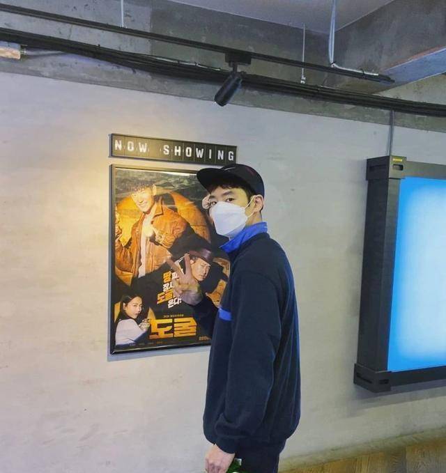 李帝勋在访谈中提及自己的初恋,但他难以判断自己的初恋是第一任女友