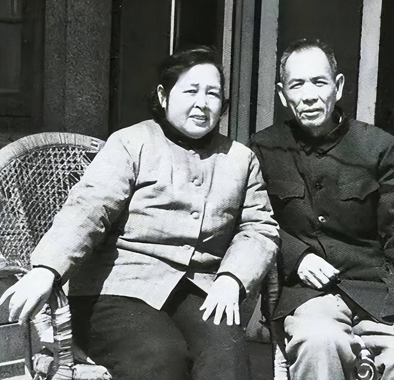1967年,新疆生产建设兵团出现两位司令,他干4个月