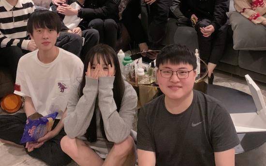 奥咪咪有多爱uzi?