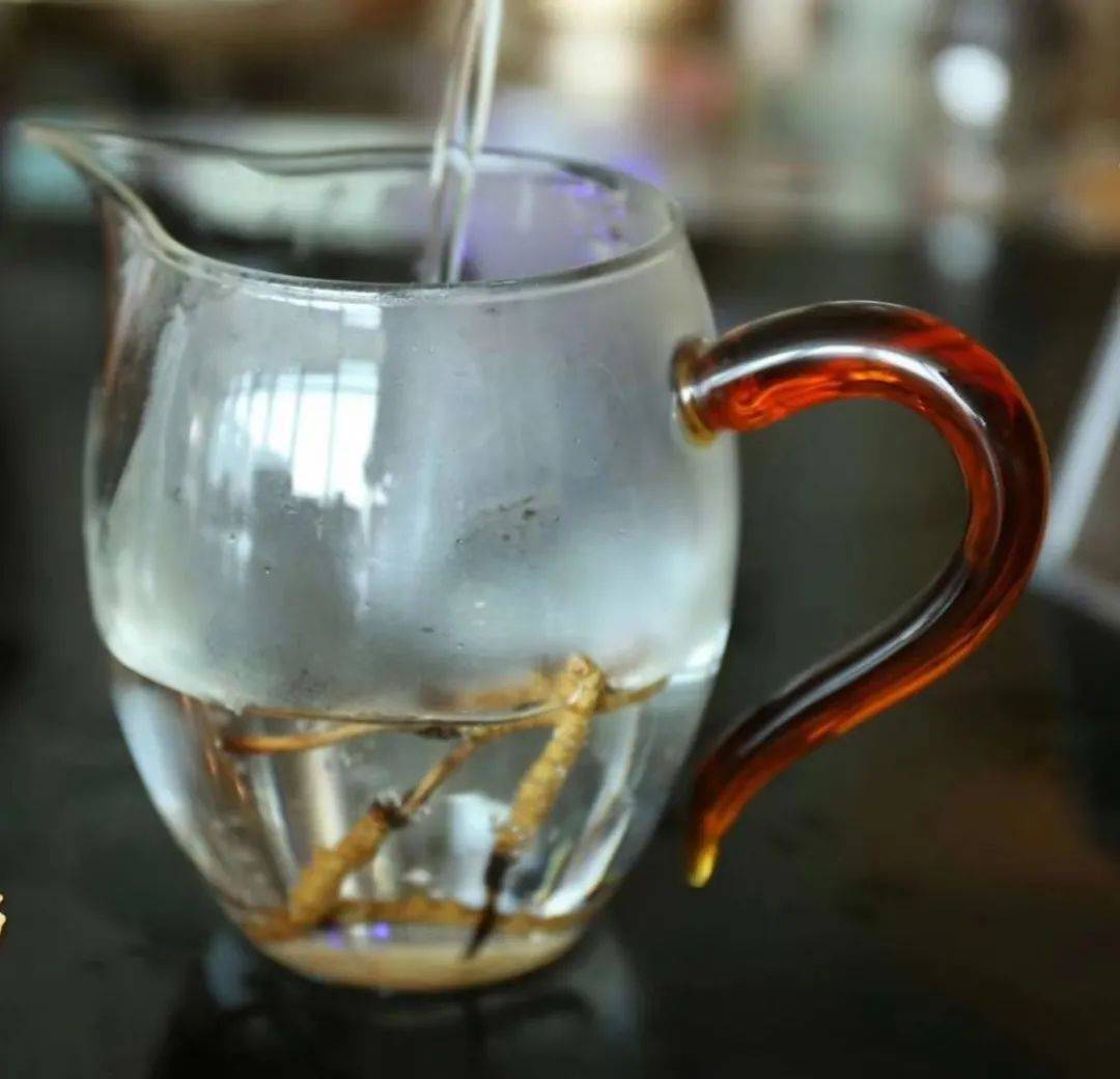 西域草堂多晓冬虫夏草:详细介绍冬虫夏草泡水,煮水,煲汤做法