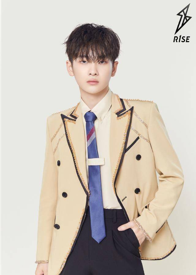 r1se周震南:在韩三年被扇两耳光,出道时豪言成为男团标准怎样了_舞台