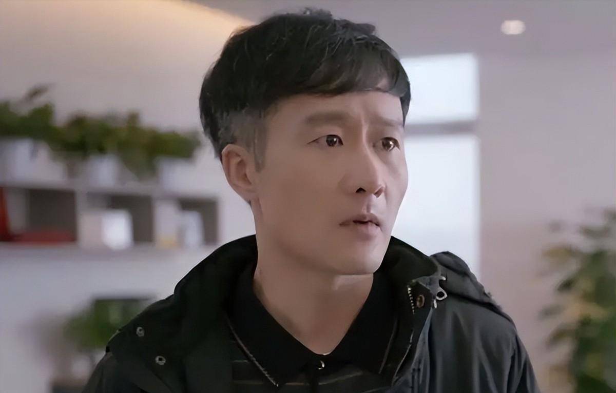 但岳旸似乎是天生的演员,不仅能够体会到这个角色的特点,还能把角色的