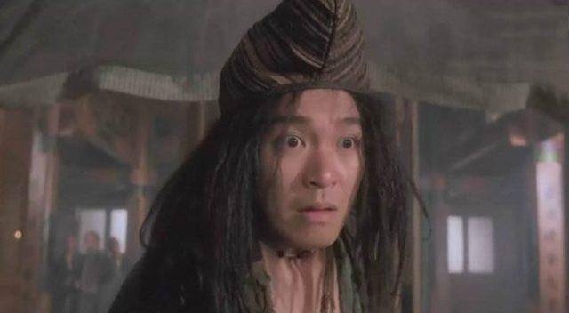 一,周星驰在1993年的电影《济公》中扮演济公,还是遵从星爷一向幽默