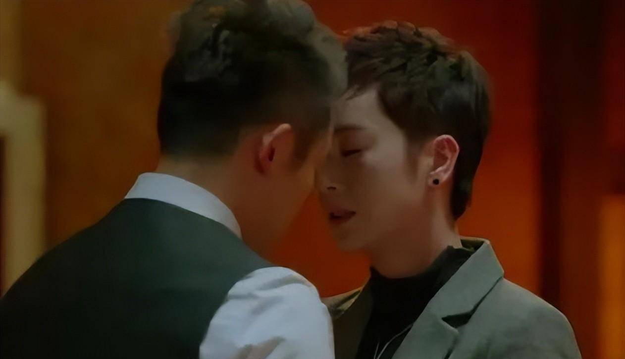 忘年吻,这些"中老年"演员拍吻戏,个个辣眼睛_郑恺_蒋雯丽_张嘉译