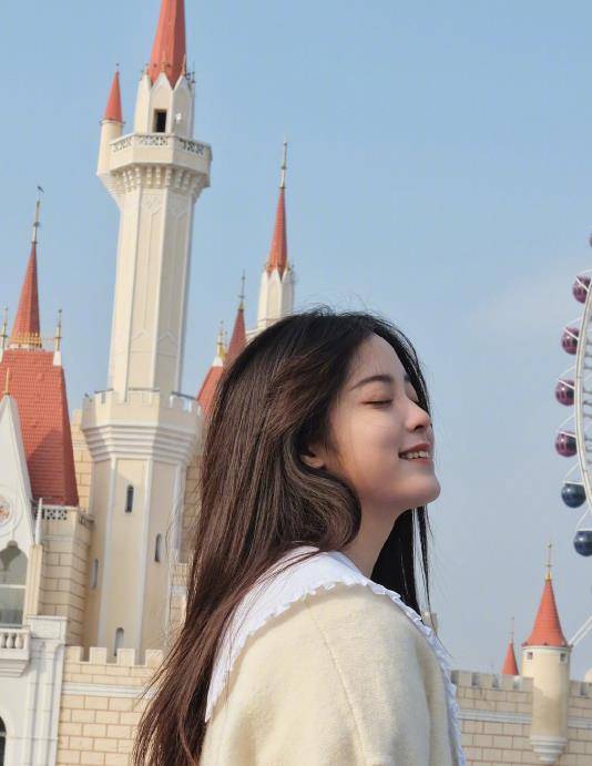 三大顶流小花:关晓彤,欧阳娜娜和鞠婧祎,谁的路人缘更好?
