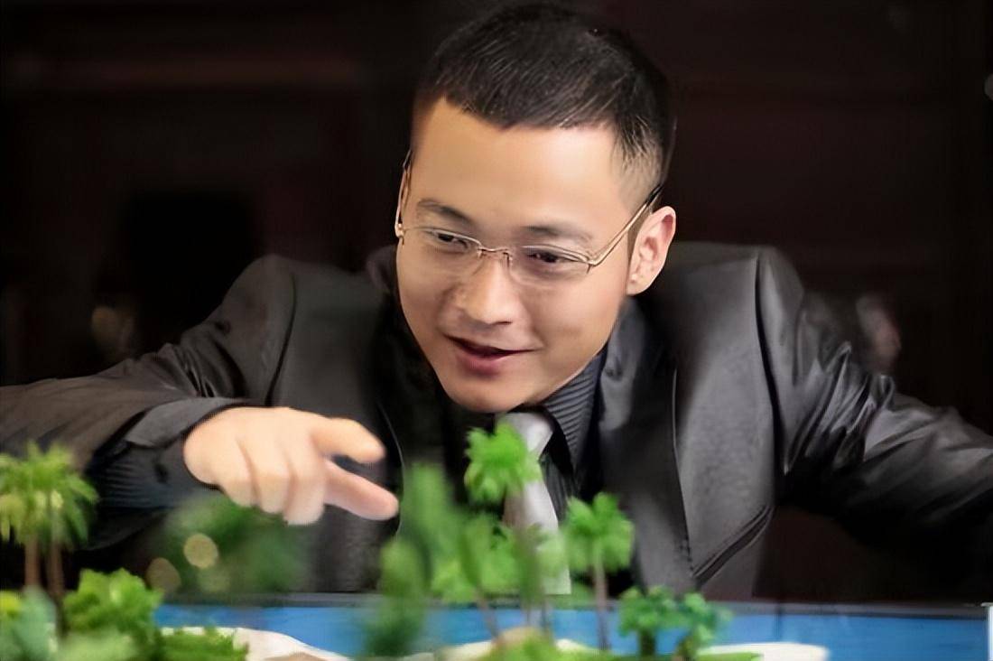 从"风流秀才"到"揩油男星",喻恩泰真的一手好牌打得稀烂吗?