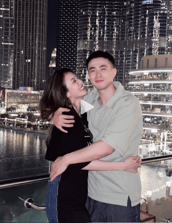 赵继伟王君瑞迪拜秀恩爱,享受顶级美食,随行美女抢镜_辽篮_旅游_感觉