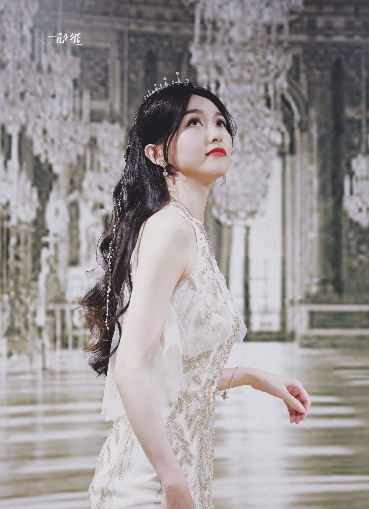 粉色纱裙配皇冠复古迷人,在逃公主甜入心坎_美得_星点_低调