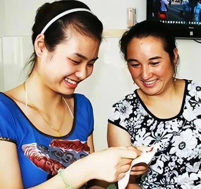 邓玉娇案:官员耍流氓,逼迫少女违法,造成一伤再伤,法院判无罪_黄得志