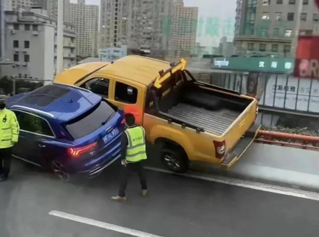 蓝车_黄车_黄色