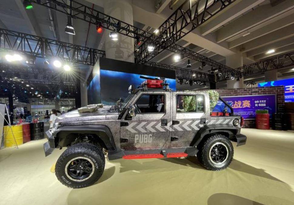 北汽开窍,bj40"和平使者"讨好年轻人,防爆漆,拉空投,带工具架_搜狐