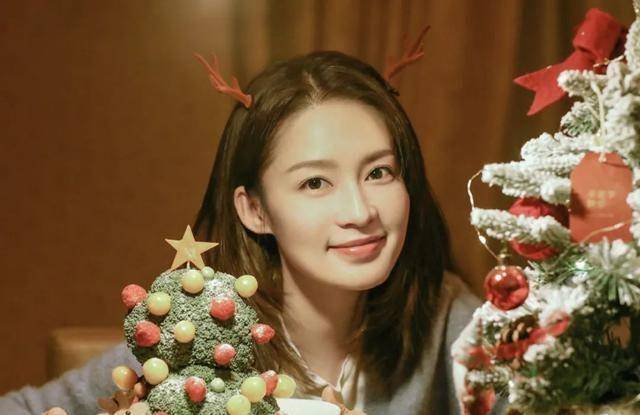 被粉丝催婚的明星:李沁回复温暖,鹿晗生日被催,胡歌年年逃不过_官宣