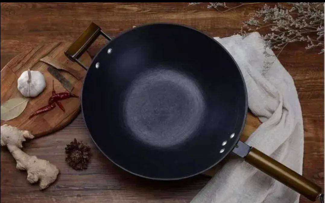 "毒铁锅"对人的危害非常大,农村是重灾区,你家有没有这种锅?