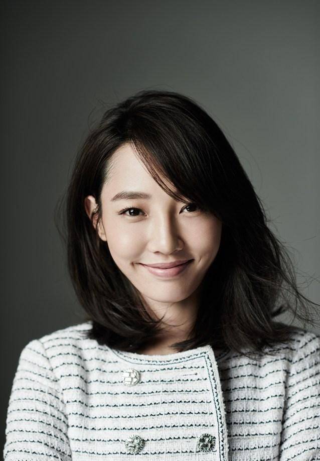 白百何生活照不像36岁,背包才二百块!