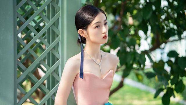 北电表演班晒合照,孙俪妹妹享c位,张子枫素颜在边缘不显眼_网友_夏梦