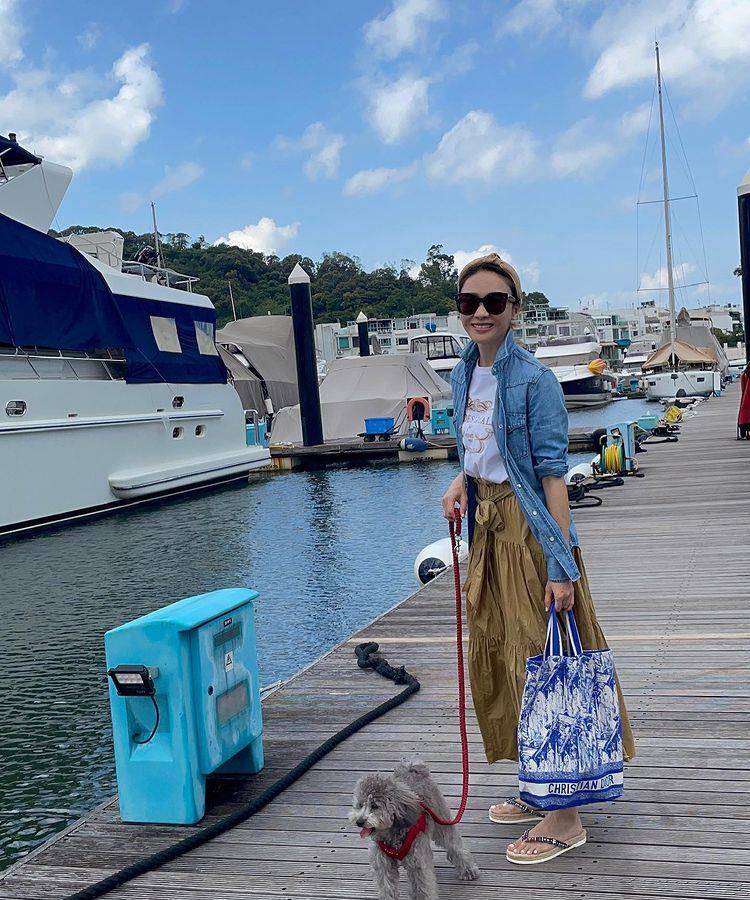 黎姿晒阔太日常,3亿豪宅泳池配10把椅子,富太太的生活令人羡慕_马廷