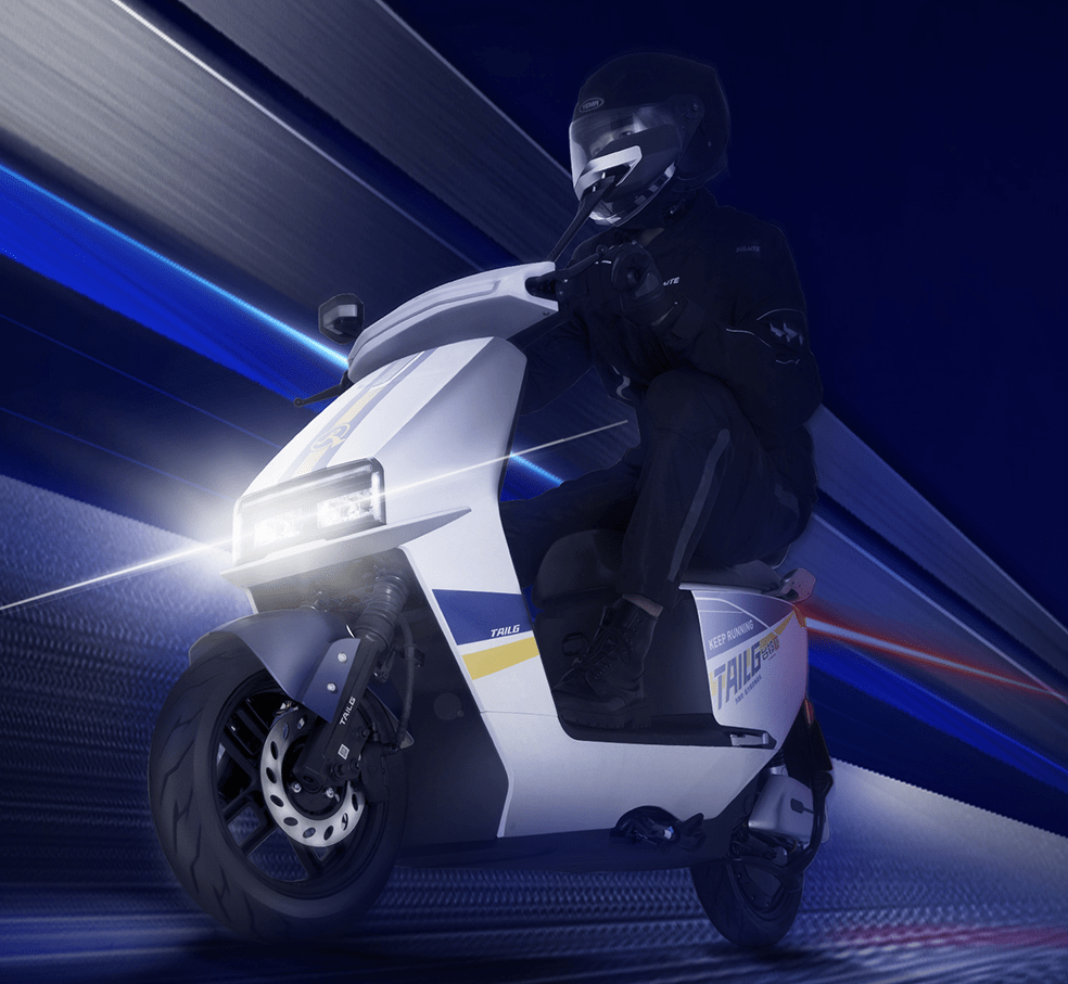 对标摩托车外观打造,采用冷轧钢车架,扎实耐用,整车配置72v32ah的石墨