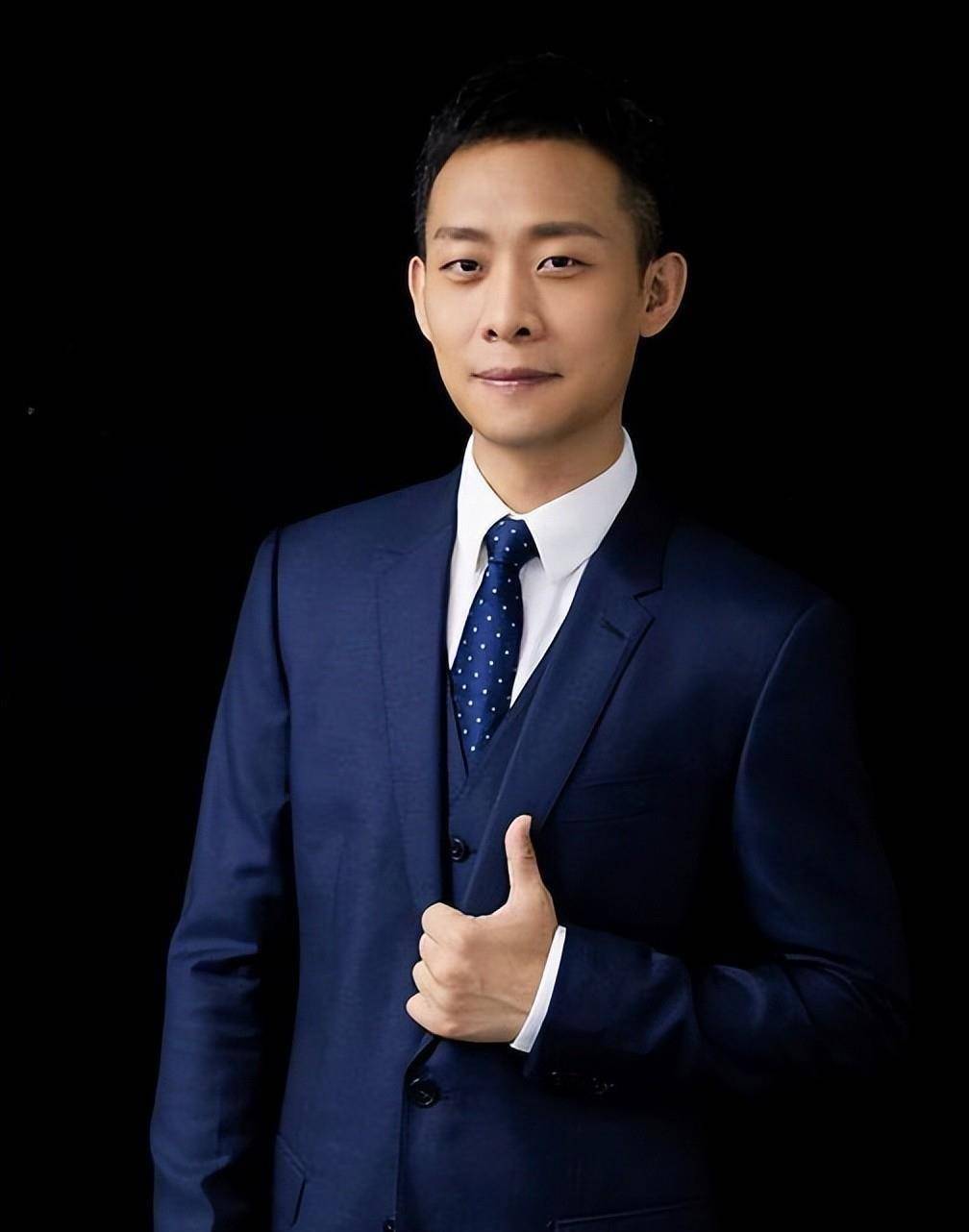 痴情影帝张译:守护植物人初恋10年,娶大他6岁二婚妻子_郭娜_父母_带着