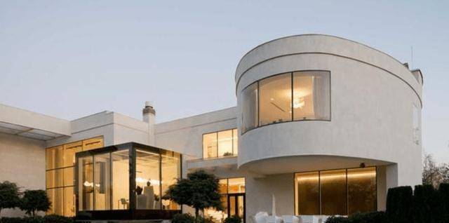 参观迪丽热巴住的豪宅,客厅设计回字形楼梯,装修也太气派了_地方_生活